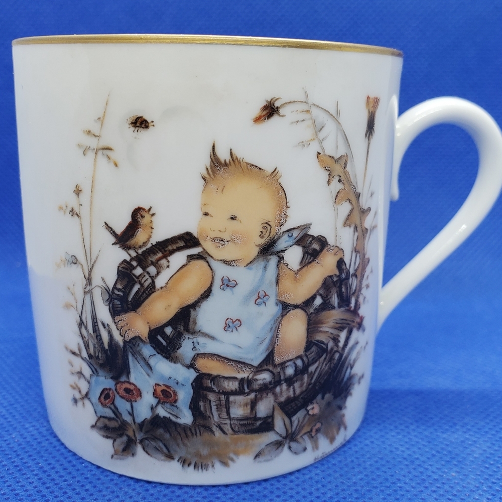 Schmid Child’s Cup The Original 1973 Sister Berta Hummel W Germany Baby in Nest